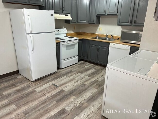 Building Photo - Beautiful apartment, 2 Bed 1 Bath! Unit 2