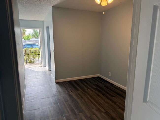 Photo - 927 S G St Unit 1