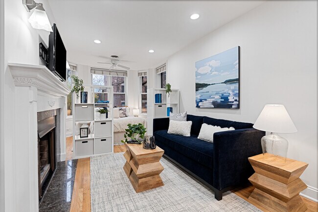 Photo - 950 W Belle Plaine Ave Unit 1W