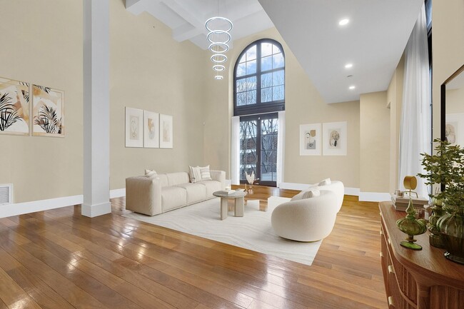 Photo - 4760 The Boulevard