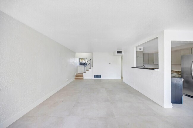 Photo - 20 NW 7th Ave