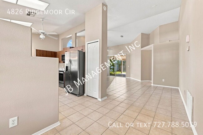 4826 Ridgemoor Cir