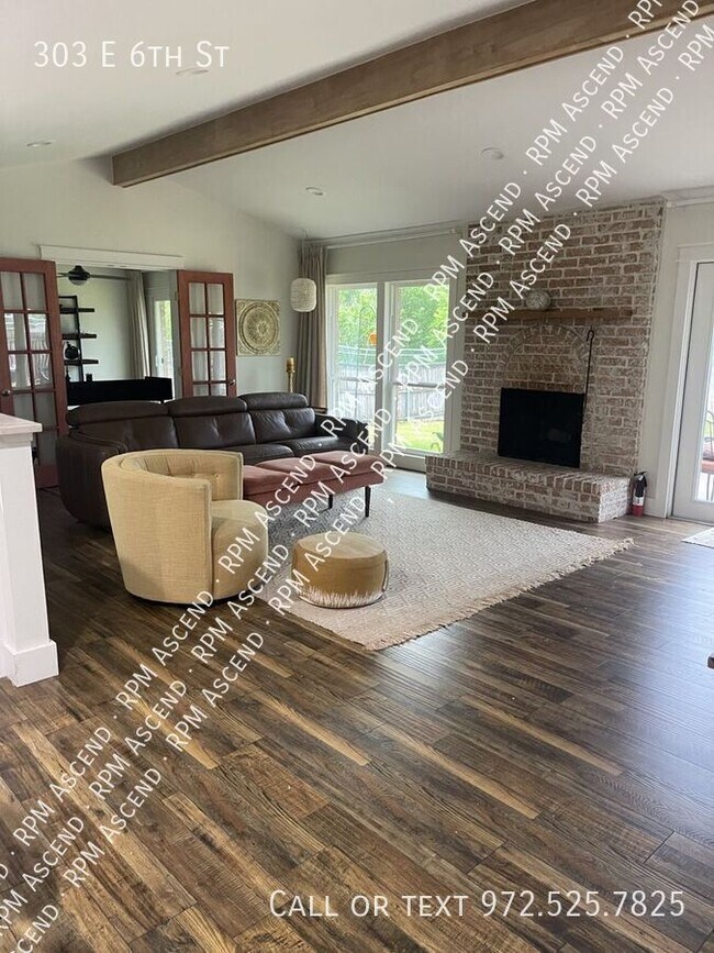 Photo - 303 E 6th St