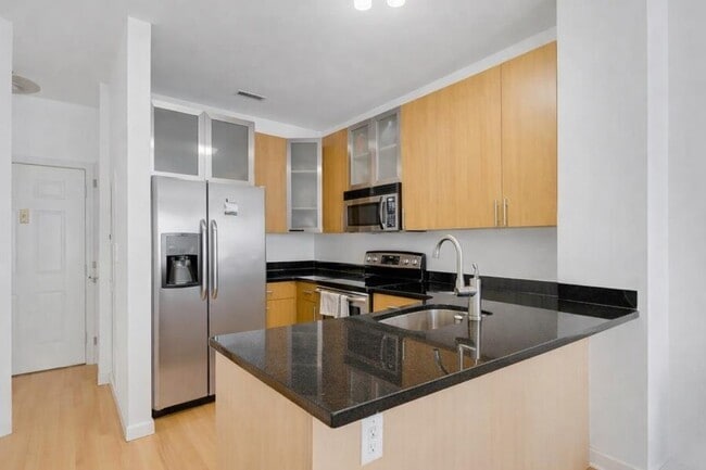 Photo - 26 Ave at Port Imperial Unidad # 3 0 9