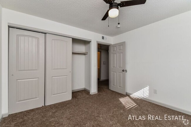 Building Photo - Comfy Cozy 2Bed-Ask About Our Specials! Unit D Rental