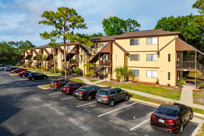 7815-7911 Maplewood Dr Melbourne, FL 32904 - Garrett's Run Condominiums