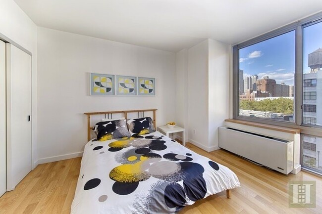 Photo - 225 W 60th St Unidad 8D