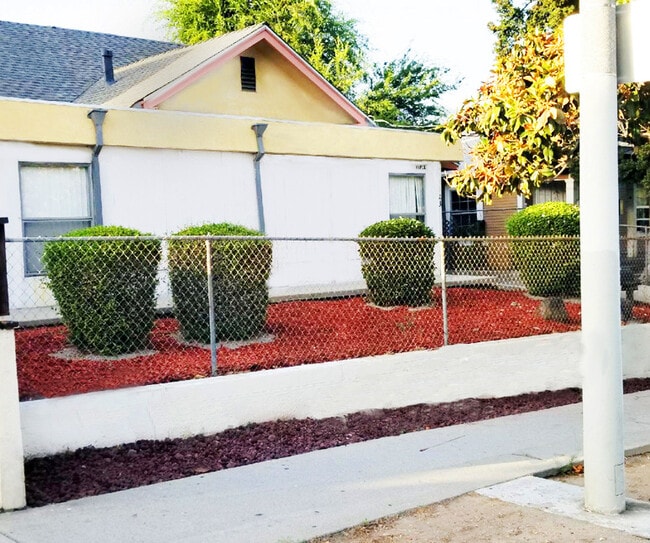 Photo - 1129 E Maple St Unit 1129