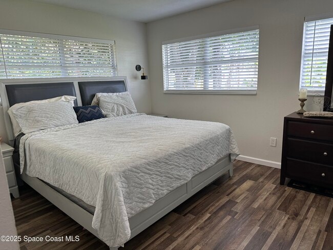 Photo - 724 Ixora Ave