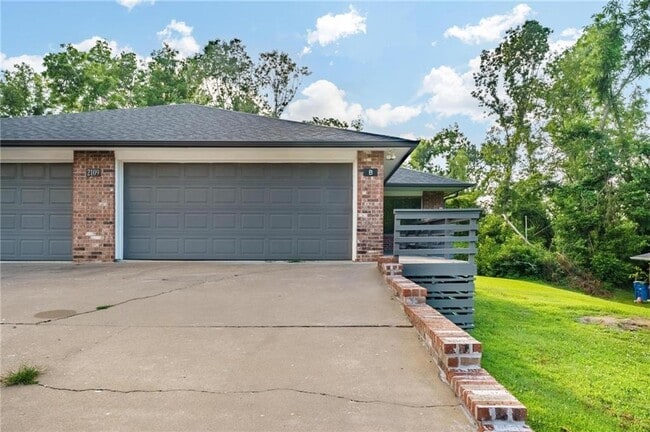 Photo - 2109 Oakwood Ave Townhome