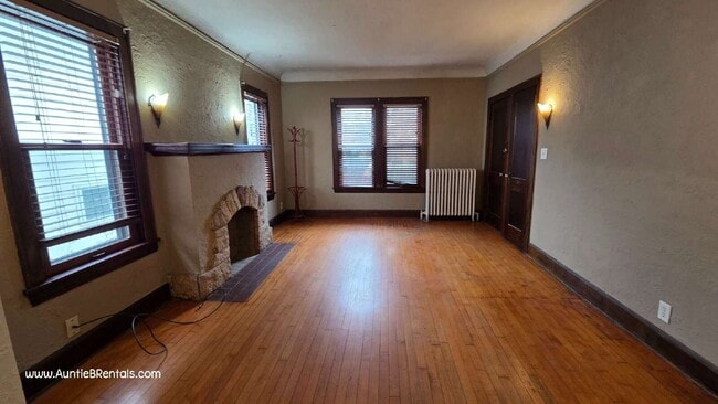 Photo - 145 W Diamond Lake Rd