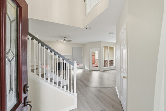 Building Photo - 2110 Ridge Wood Ln