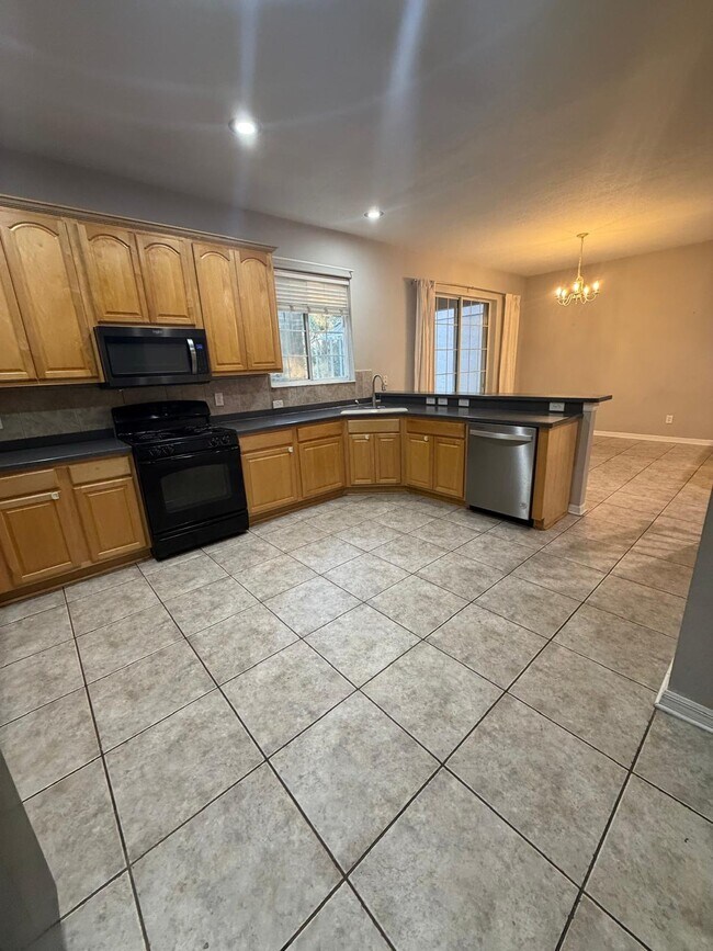 Photo - 2405 Silvermoss Dr