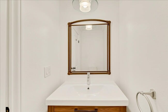 Photo - 18620 Burbank Blvd Unidad 104