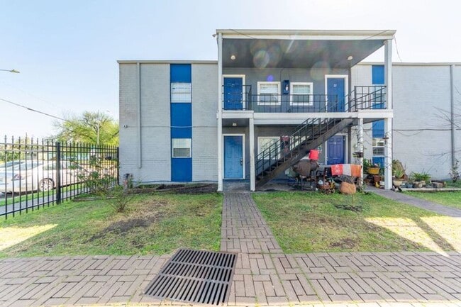 Photo - HALF OFF ON FIRST MONTHS RENT MOVE-IN SPECIAL Unit 3