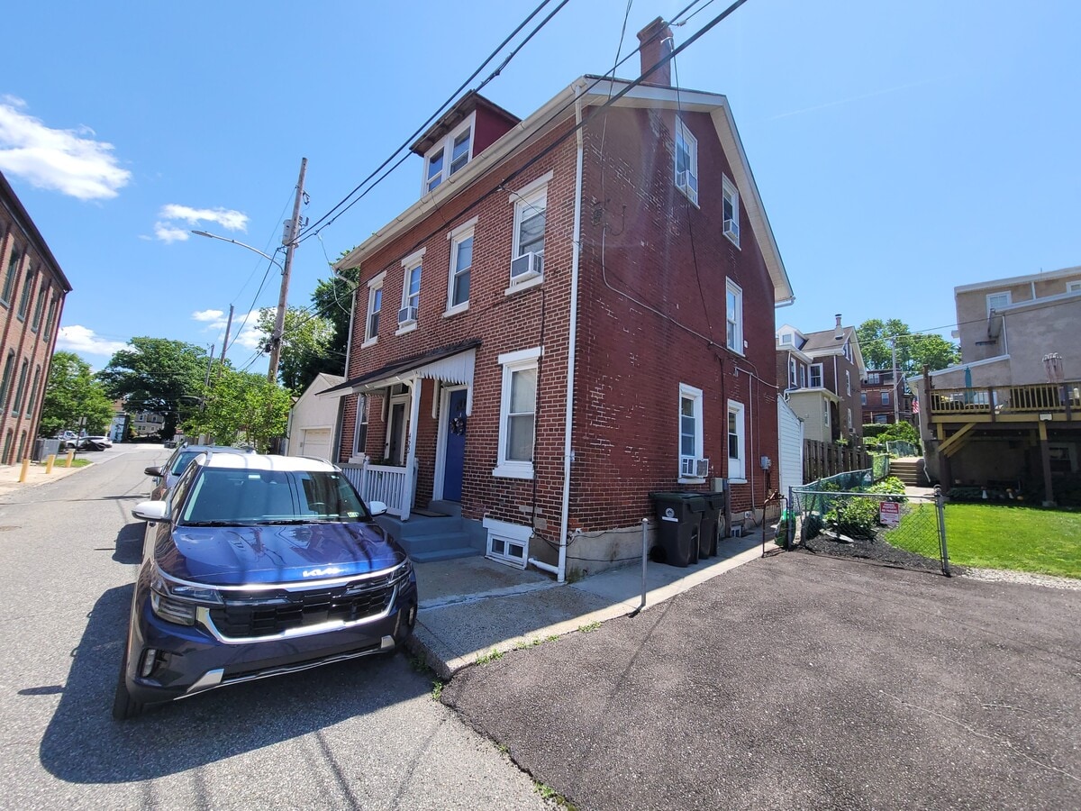 Photo - 422 Gold St