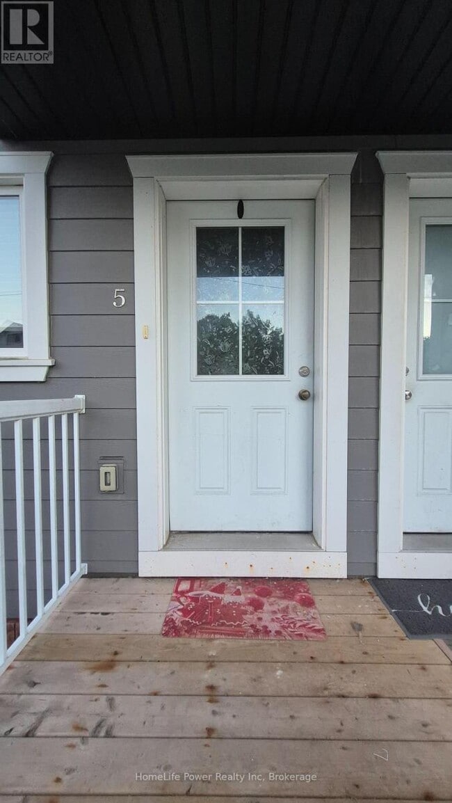 Photo - 225 Riddell St