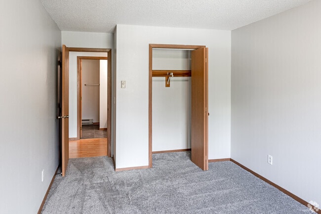 2BR, 1.5BA - Suite Liv'n - Marshall