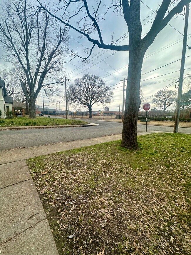 Photo - 670 Goodman St