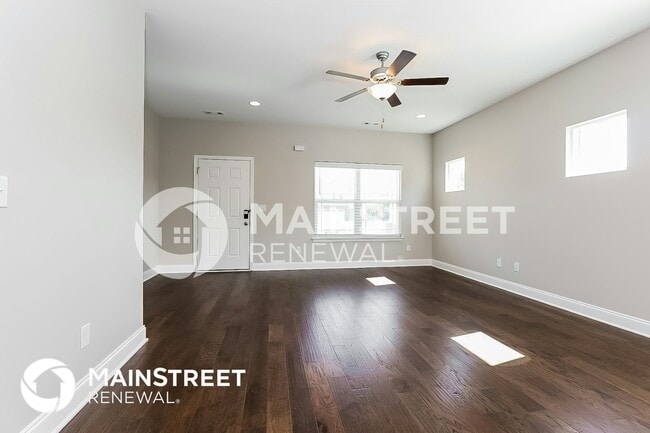 Photo - 608 Oakvale Ln