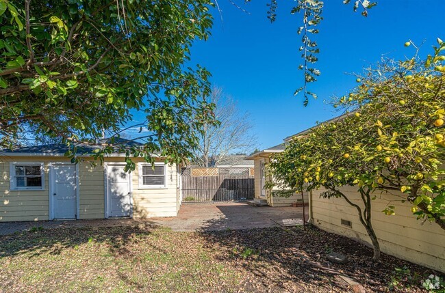 Building Photo - 1941 Grace Dr Rental