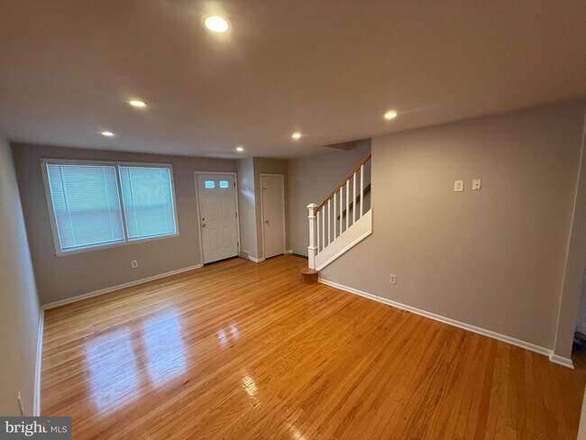 Photo - 320 Ripka St
