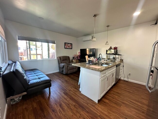 Photo - 1779 Laguna St