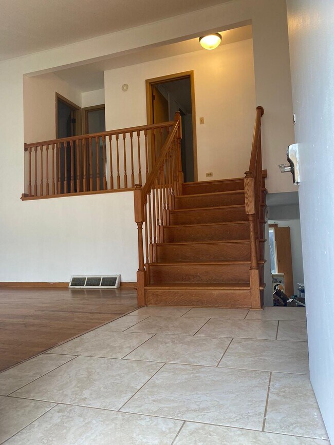 Photo - 920 N Milwaukee Ave