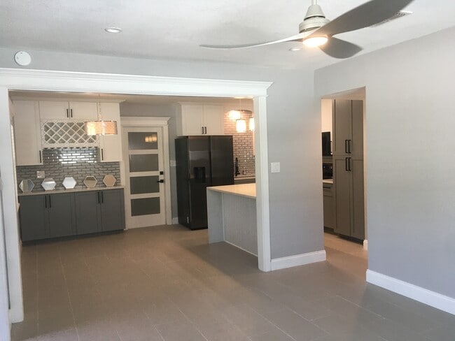 Spacious! Quartz counter - 658 64th Ave S