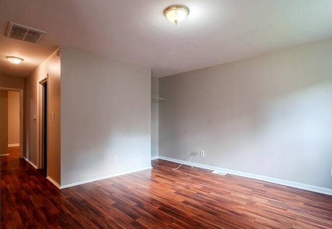 Photo - 3129 Station St