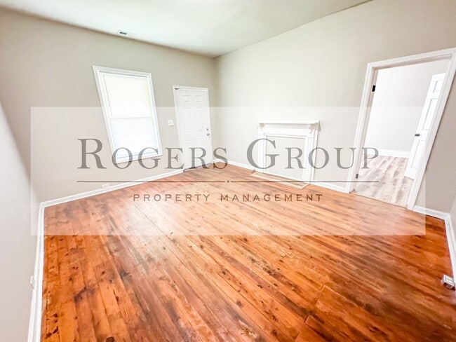 Photo - 615 Vaughan St