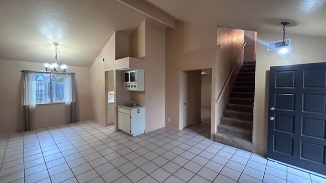 Photo - 560 Clover Dr