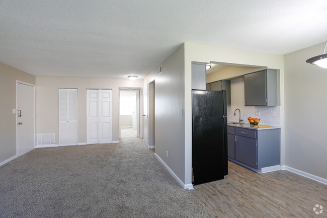 1BR, 1BA - 720 SF