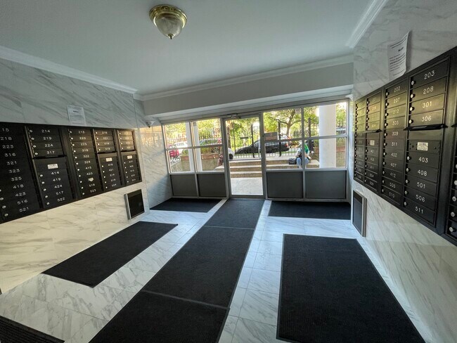 Photo - 5920 N Kenmore Ave Unit 311