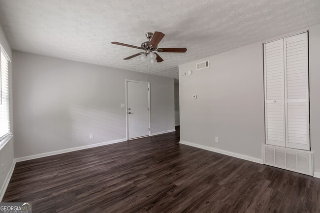 Photo - 2364 Peachwood Cir NE