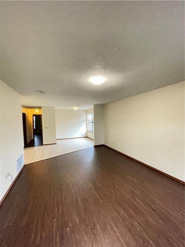 Photo - 672-672 W Martha Dr Unit 670 Martha