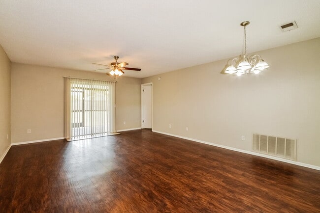 Photo - 1061 Portsmouth Ln