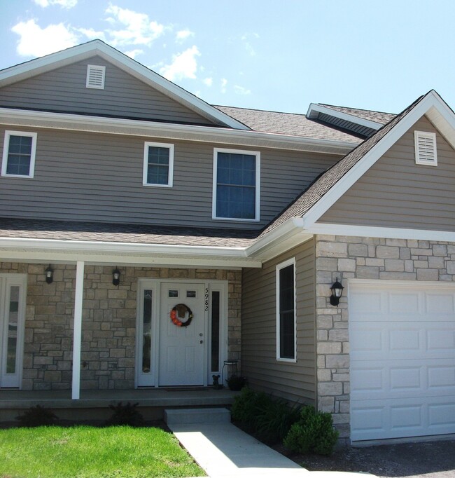 3 bedroom, 2.5 bath Condo: Stoneview Neigh... - 3 bedroom, 2.5 bath Condo: Stoneview Neigh...