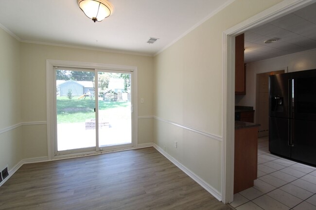 2206 Somerset Dr