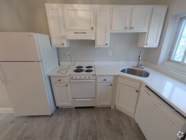 Building Photo - 77 Chiswick Rd Unit 3 Rental