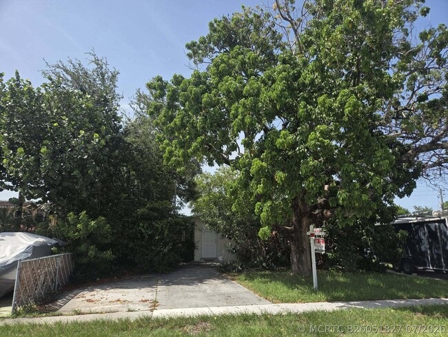 Photo - 207 SE 7th St
