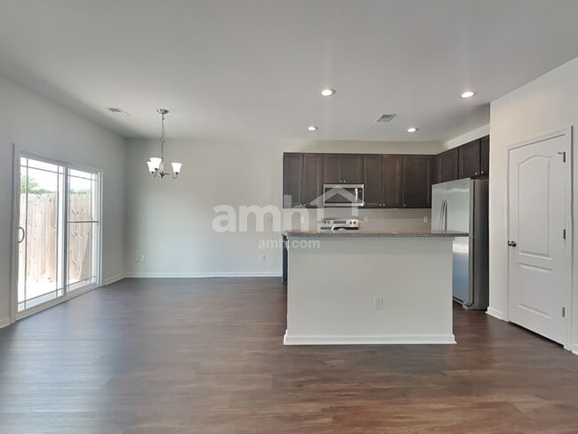 Photo - 137 Caledonia Dr