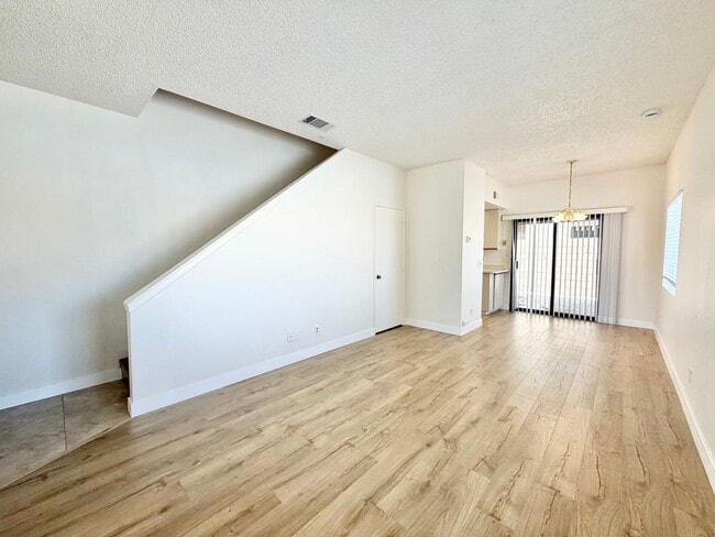 Photo - 28200 Landau Blvd Unidad 02