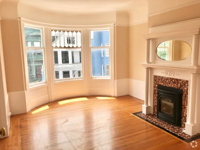 Building Photo - Top Floor Huge 4BR Flat, In Unit 572 Rental