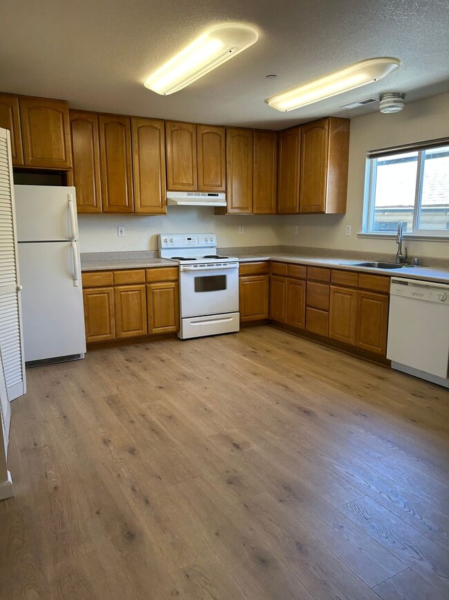 Photo - 992a Grove St