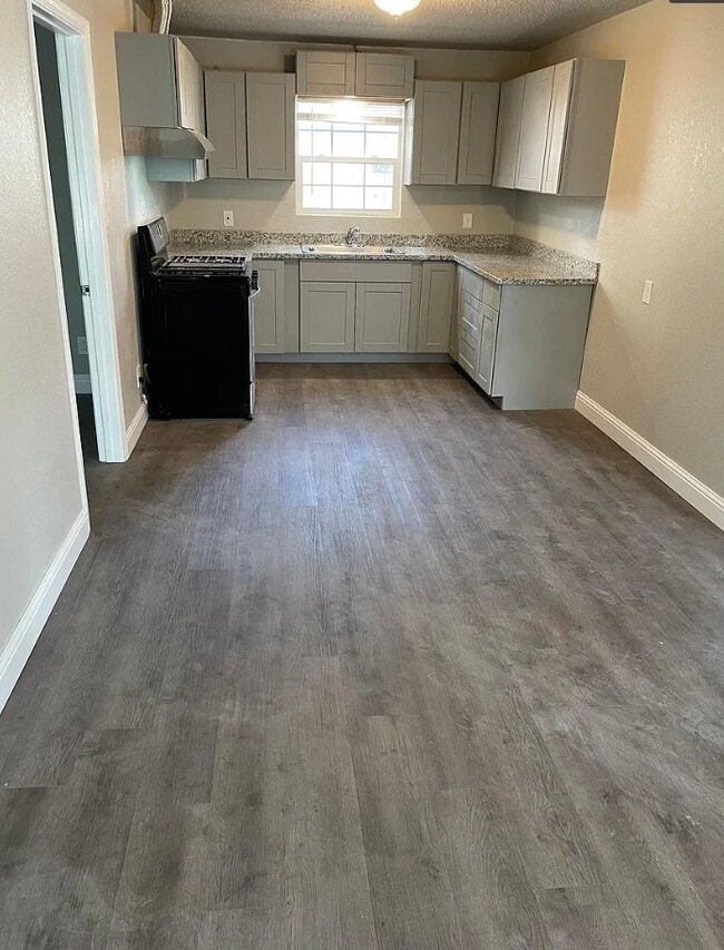 Photo - 809 Marion St