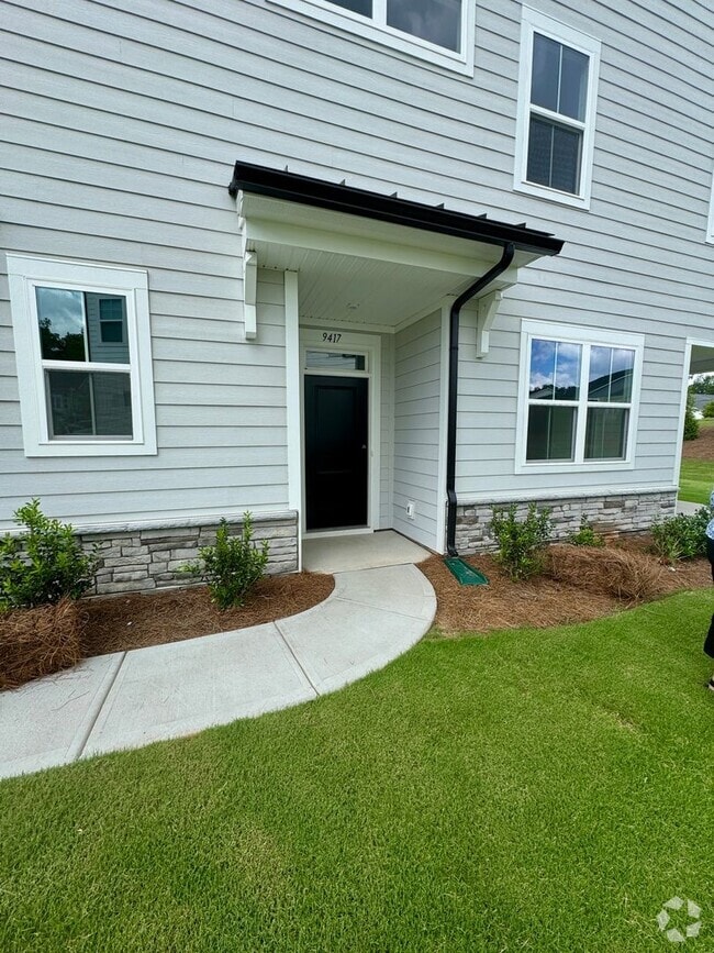 Building Photo - Beautiful 4BR/3BA Townhouse in Griffith Lakes