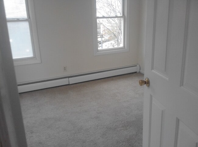 Photo - 267 Thames St Unit 267B