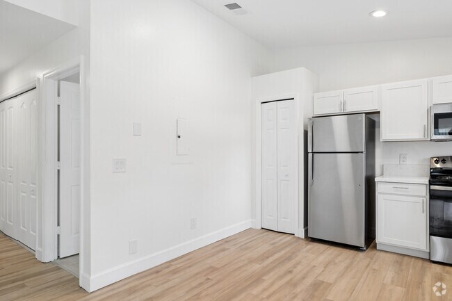 4525 28th St - 2BR, 2BA - 1,083SF - Dining Room