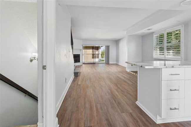 275 Capri Cir N